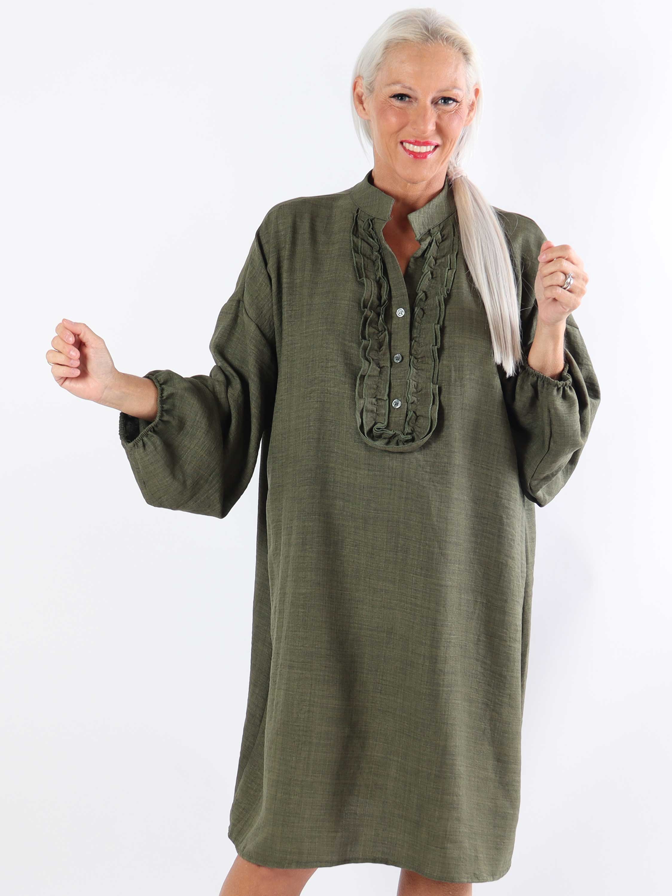 Cassia Plain - Plus size tunikakjole med flæser ved brystet